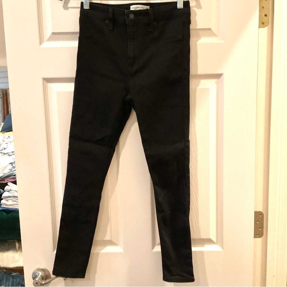 Abercrombie and Fitch High-Rise Jean Legging Size 6 Short